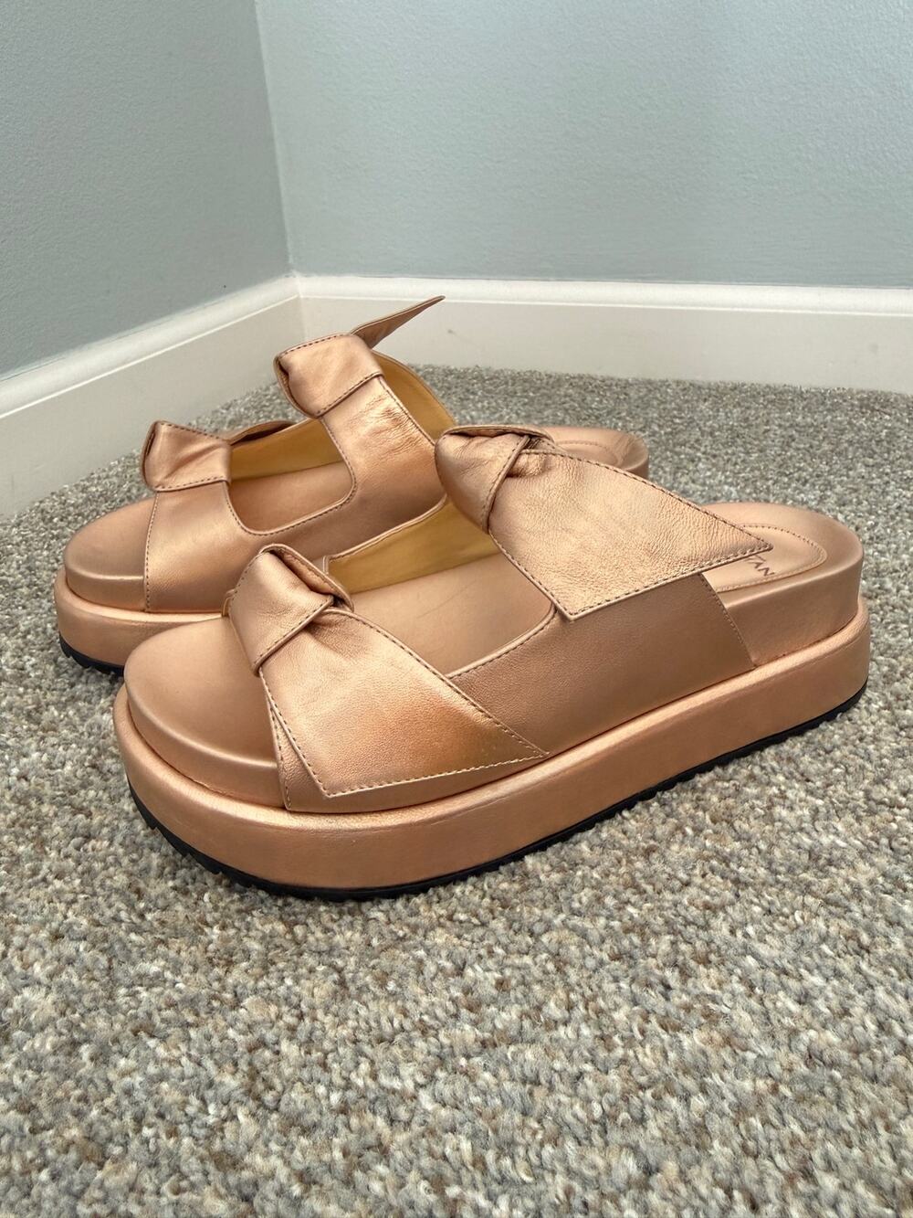 Alexandre Birman rose gold/ champagne metallic bow Platform Sandals - EU37/US7